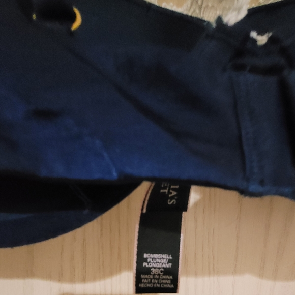 Victoria's Secret Push Up - Picture 3 of 3